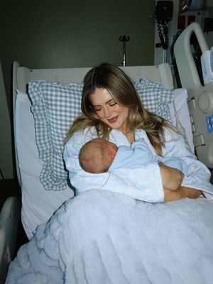 🤍 I don’t have the words to express my gratitude to you, my girlie whirlies 😭 thank you for the love and support you’ve so selflessly given me throughout this pregnancy. I had the time of my life sharing this journey with you xx 
