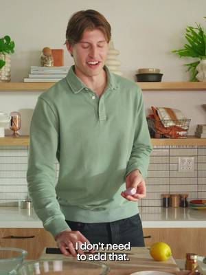 Empty fridge after vacation? Make this butter bean salad with curry vinaigrette. Welcome to our new series, Cutting It Close with @Maximillian 🥬