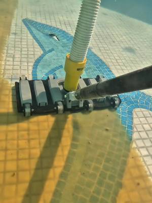 Underwater action 😎 #thep00lguy #hollayaboy #satisfying #asmr 