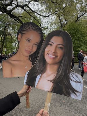 How to make a large face sign for about $15  • Order a 16x20 adhesive poster from @Walgreens and make sure you add their coupon when you are checking out. I used their 60% off wall decor coupon.  • Pick up a pack of non toxic wood paint mixers from @The Home Depot for $1.48 • Besides that you will need cardboard, I used a @SkinnyPop Popcorn box, tape, and scissors. • #howtomakelargefacesign #graduationsigns #marathonsigns #diyfacesign 