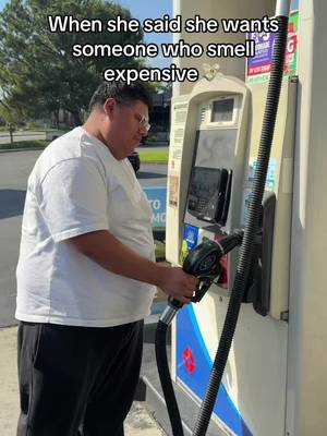 When she said she wants someone who smell expensive 🤞🏻 #foryou #comedy #foryoupage #explorepage 