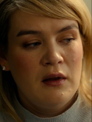 Caroline erinnert sich an den Moment, als ihr Verlobter sein schockierendes Verbrechen gestand. Should I Marry a M*rderer?, jetzt ansehen. #ShouldIMarryAMurderer #WhatToWatch