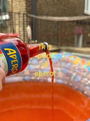 we deliver the paddling pool, you call the group chat   #bankholiday #aperolspritz #bankholidayvibes 