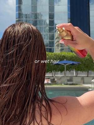 just shake & spray on damp or dry hair prior to sun exposure! effective on all hair types, your DAILY DAMAGE SHIELD for: ☀️ UVA & UVB Protection* 💁‍♀️ Reduces Color Fading 🏝️ Combats Salt & Chlorine 🧖‍♀️ Smooths & Detangles #Pantene #SunkissGlow #SummerHair #LeaveInSpray *to reduce color fading