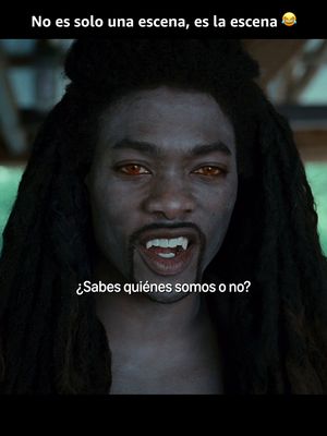 "No es tan buena” procede a verla por décima vez #UnaLocaPelículaDeVampiros #PrimeVideoLAT #BlackEyedPeas #fyp #Humor #crepúsculo #vampiro #comedia #parodia #meme