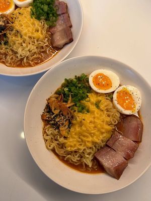 bacon egg and cheese ramen 🧀 🥓 