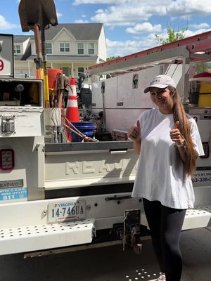 Snacks & drinks for days 😋 It’s been a while since I’ve filmed and shared one of these so I thought I’d share again to hopefully inspire some of you to try doing it too! 🩷 It’s always the little things that mean the most! #bluecollarlife #overtime #worktruck #lineman #wifeduties  