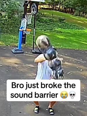 If I had to hear it, you have to 🤣 #basketball #trickshot #asmr #fail #prank (via bodlefty/IG)