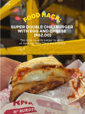 My go-to comfort bite at Franks, the Super Double Chili Burger with Egg and Cheese. Hindi lang siya burger… experience siya. 🍔  You get that rich, meaty, smoky kick from the chili con carne, tapos sabay papasok yung creamy, melty cheese plus the egg that ties everything together. Layered. Satisfying. Sulit to the last bite. Parang maliit na reward after a long day. Kung pagod ka today, alam mo na ang sagot. Drop by Franks and treat yourself. You deserve that ₱62 happiness. This is not sponsored. #foodtripbakamo #foodhacks #franks #midnightsnack #cravings 