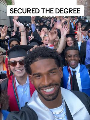 @Shedeur Sanders securing his degree 🎓  #fyp #sheduersanders #coachprime