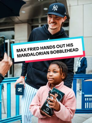 Fried is for the fans 🤝  Max Fried handed out his Mandalorian Bobblehead to fans at Yankee Stadium for Star Wars Day 💙 #starwars #maxfried #mandalorian #yankees 