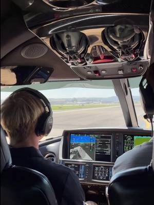 Day in the life as a private jet pilot! #cirrus #visionjet #losangeles #sacramento #generalaviation 