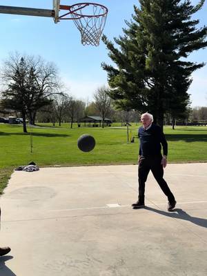 Warming up in a local Minnesota park for the rally with @peggyflanagan.