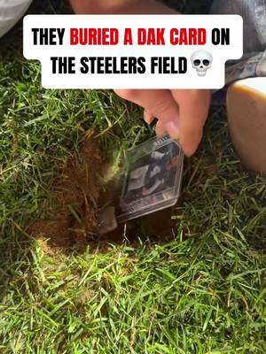 @jigglyjackk left a treat behind for the city of Pittsburgh during Draft Night🤣 #nflcards #toppschrome #whodoyoucollect #nfldraft #sportscards