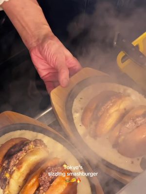 This spot in Tokyo serves smashburgers on a hot, sizzling cheese plate—and it’s even better than it sounds. Juicy patties, crispy edges, and melted cheese that keeps cooking underneath, getting richer with every bite. Messy, indulgent, and just fun. 📍American Diner Andra アメリカンダイナーアンドラ 🍔 Touch Down Burger ¥2200 (~$14–15) . #tokyo #burger #japan #tokyofood #japantravel 