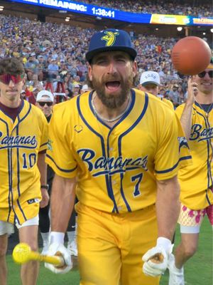 Couple of dudes came to hang with us at Kyle Field tonight😎 @Dude Perfect  #savannahbananas #dudeperfect #trickshot #baseball #trickshots