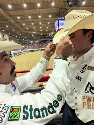 When you qualify for your first American Rodeo Championship Weekend, the veteran makes sure you’re hat is looking SHARP. 🫡 Daxtyn Feild is headed to Globe Life Field!