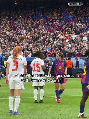 Bernadette Amani gets Aitana Bonmatí’s shirt on her return from injury in the #UWCL semifinal 🥹 #woso #uwcltoday #barcelona #aitanabonmati 