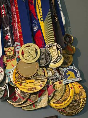 Is it even a marathon finish if the medal doesn’t require a load-bearing wall? 🏗️ Serious question: how is this drywall still holding up? These Toronto Marathon medals are absolute units. Hanging eight of them feels less like decorating and more like a structural hazard. 🏅💪 #TorontoMarathon #MedalMonday #RunTO #MarathonTraining #HeavyLifting