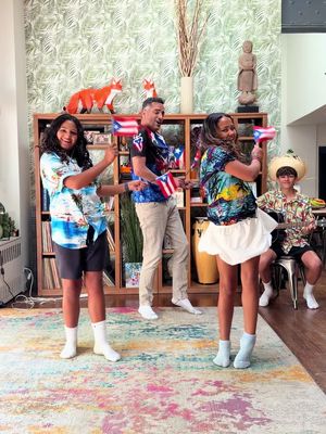 How can we not take the whitest song ever made for Puerto Rico and not choreograph it in the cheesiest fun way possible! #sanjuan #firsttimeinsanjuan #firsttimeinpuerto 