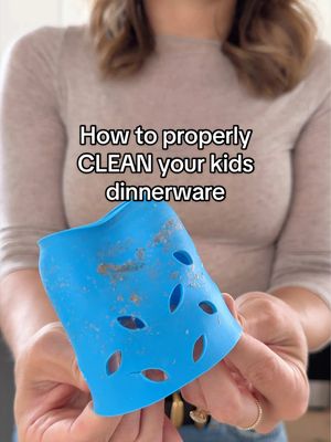 PSA: You’re probably cleaning your kids’ plates & cups wrong 🍽️🧼😳 Food, moisture, and silicone sleeves = hidden mold that the dishwasher misses… Here’s exactly how I properly clean everything (plates, bottles, straws, bento boxes & more) so it stays safe and truly non-toxic.