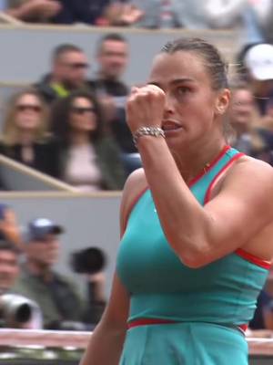 Perfect point construction in a crucial moment for Sabalenka ⚔️ #RolandGarros #Sportstiktok #Tennis #Tennisedit #Sabalenka @Aryna Sabalenka 