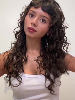 Whether I’m wearing my hair natural or blown out, heat protectant is a non-negotiable! Using the magic mane 10-in-1 primer for fine hair from @Eva NYC <3 #AD