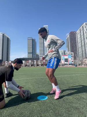 Every touch matters. Every rep counts. Set the standard early in the warm-up. 📲 Contact us: 🌐 AbsoluteFootballTraining.com 📧 info@absolutefootballtraining.com 📩 DM us @absolutefootballtraining  #canadasoccer #torontosoccer #footballtraining #details #ballcontrol 