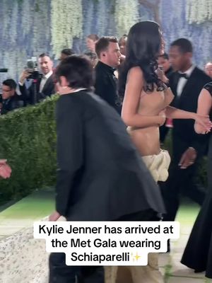 Kylie Jenner has arrived at  the Met Gala wearing  Schiaparelli✨   #metgala #metgala2026 #kyliejenner 