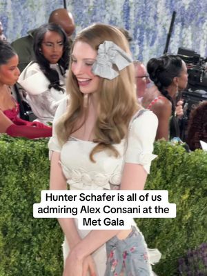 When two queens come together at the #MetGala!!! #hunterschafer #alexconsani #metgala2026 