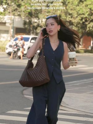 Not me acting like I’m late to deliver coffee to Miranda just to give my bag a dramatic scene. 💼 @dune_london_ph @ssilifeph #DuneLondon #DuneLondonPH #SSILife #SS26 
