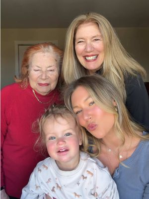 different generations, different stories… same iconic lipstick 💄✨ #LOrealParisPartner #lipstick #momtok #momlife #motherdaughter @L’Oréal Paris 