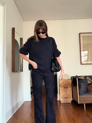 I love jumper and sandals weather!! It makes so little sense but that’s what makes it perfect. It’s my adult version of shorts and Ugg boots that my young teenage self was very dedicated too. 