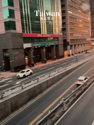 台北忠孝西路天橋 今天太陽只出現一下下 The sun only appeared briefly today #台北懸日 #台北  #taipei #election 