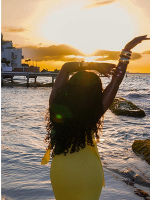 uhh heyyy😀 yeah…it’s been toooo long i said for my 25th birthday i was FINALLY gonna stop playing and just post…so here i am… 2 years later LOL life was life-ing… BAD and i needed that time more than i realized but i’m here now! for real this time so… hi again 🤍 #thenaturalari #naturalhairjourney 