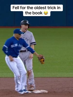 When Ryan Goins caught Todd Fraizer with a perfect hidden ball trick 😮‍💨 Credit to the umpire who stayed locked in on this play too 👏  #MLBonNetflix #MLB #baseball #yankees 