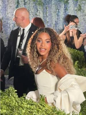 Blue Ivy’s first Met Gala is in the books. I’m not crying, you’re crying. 🥹 video by @Erin Fitzpatrick #metgala @Beyoncé 
