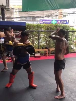 I miss training like this … 100 kicks each leg before 500 Swing knees on the back at Jitti’s. This wasn’t actually too long ago I was prob mid to late 30s and still trained just as hard or if not harder than most young fighters I knew at the time.  The only thing I replaced was running because my knee was destroyed so from the age of 32ish I never ran and replaced it with a lot more explosive work on the ski machine, assault bike, watt bike and rower. Much more fight specific work outs and much less taxing on the knees.  Don’t get me wrong running was great for building grit when I was younger but when people say no running no Muaythai imo that simply isn’t true you don’t actually need it. I didn’t run for the last 8 years of my career and I only ever gassed once aged 39 and pretty sure that was cos I had an awful weight cut and the altitude in Denver destroyed me 🤣 #m#muaythait#trainingf#fitnessrunning