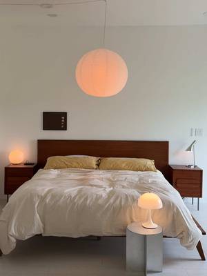 Cozymaxxing #midcenturymodern #bedroom #interiordesign #homedecor 