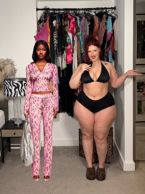 Is it a fit or is she just skinny?🤷‍♀️💋