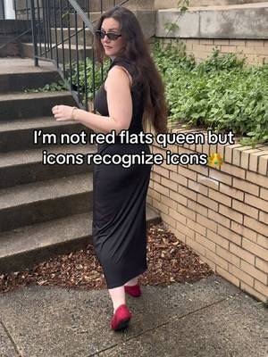 But I did film it 🤏🤏 #redflatsqueen #metgala2026 #metmonday #themetgala 