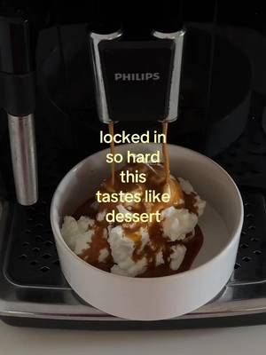 obsessed is an understatement🫦 thick greek yogurt infused with espresso + topped with dark chocolate, honeycomb, and almonds #lockin#healthydessert#coffeetok#honeycomb 