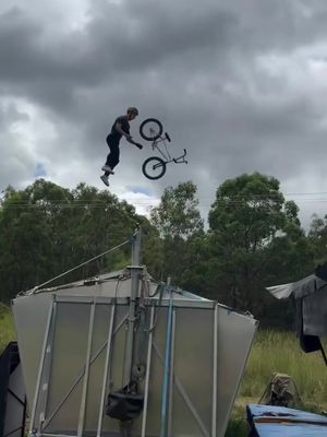 Backyard setups FTW 🙌  #rockstarenergy #bmx #bike 