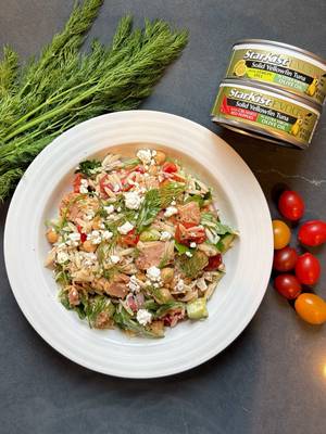 In honor of Mediterranean Diet Month, I’m serving up this orzo salad with StarKist Tuna in E.V.O.O. The Lemon Dill and Red Pepper flavors add a bright, delicious punch to every bite. @StarKistOfficial #StarKist #sponsored