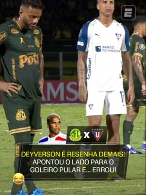 NÃO TEM COMO, O DEYVINHO É RESENHA DEMAIS! 😂 Deyverson estava certo do canto que Reinaldo bateria o pênalti e apontou várias vezes para dar uma "ajudinha" ao goleiro, mas o jogador do Mirassol cobrou para o outro lado e ampliou o placar para o time do interior paulista sobre a LDU! 👉 Assista aos jogos da CONMEBOL LIBERTADORES, AO VIVO, pela ESPN no Plano Premium do #DisneyPlus! #LibertadoresNaESPN #Mirassol #LDU #Deyverson