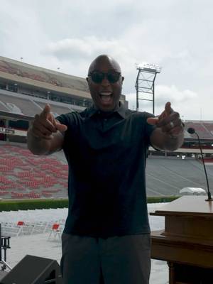 DJ Shockley is back between the hedges and ready to deliver the commencement address to Class of 2026! 