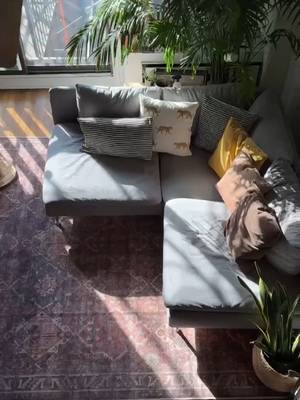 How an interior designer styles Tumble.  📸 @vanessapiccs Rug: Maya — Brick/Multi #washablerug #homedecor #madefortogether