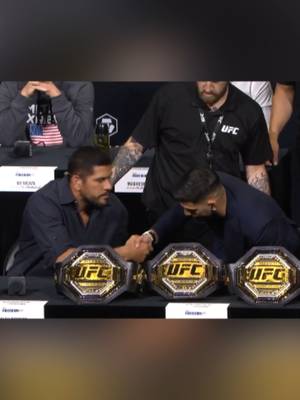 Amizaaaade 🤝 A dupla de campeões #AlexPoatan e #IliaTopuria rebateu algumas provocações de #JoshHokit na entrevista coletiva do #UFCWhiteHouse 🗣️ #TikTokEsportes #MMA #UFC