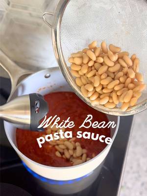 You can give your kids an iron + protein boost simply by blending white beans into their pasta sauce. The texture will be a bit thicker, but the taste doesn’t noticeably change.  I also like to add a squeeze a lemon, because the vitamin C in it enhances iron absorption 👌🏽 #vegantoddler #veganmom #toddlermom #veganfamily #wholefoodplantbased