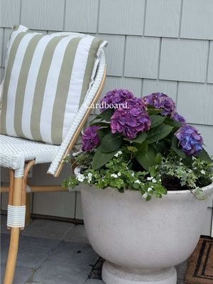 My favourite way to save a little money? Don't just use soil. Gardening isn't always the most affordable a hobby and while you'd think soil would be dirt cheap (lol) it can add up. By filling your garden boxes and planters with compostable materials first you save yourself a little bit of dough or put it towards more flowers. My favourite materials to use: - cardboard (unprinted) - leaves - sticks - compost Are you planting this weekend? What's on your list? #gardeningtips #gardening101 #gardeninghacks 